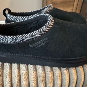 Koolaburra Men's Charcoal Slip-Ons